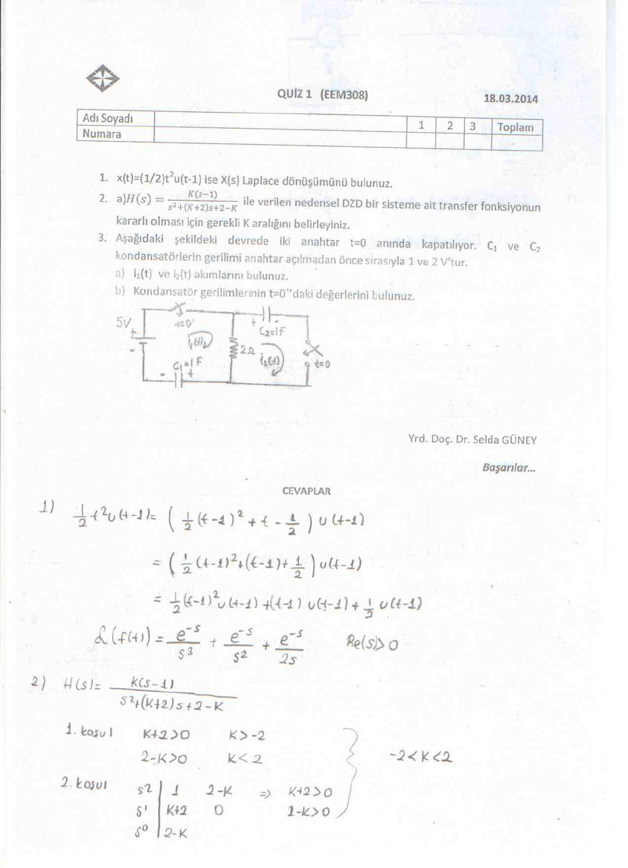 Quiz 1 soru kâğıdı ve devre: 5 V kaynak, C1 = 1 F, 2 Ω direnç, C2 = 1 F, t = 0'da kapanan iki anahtar; altında 1. ve 2. sorunun cevapları