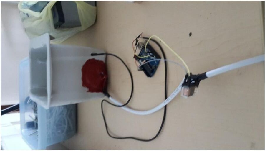 Hazne, yalıtılmış bağlantılar, röle ve Arduino'nun son hâli